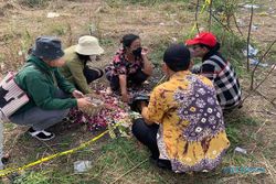 Haru, Istri PNS Semarang Taburkan Bunga di Lokasi Penemuan Mayat Suami