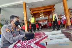Jaga Kondusivitas, Anggota Polres Wonogiri Disebar di Lokasi Penyaluran BLT BBM