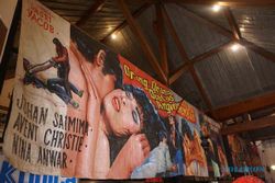 Menengok Koleksi Poster Film Jadul di Kota Lama Semarang