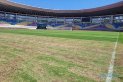 Rumput Lapangan Stadion Manahan Solo Terlihat Gersang dan Gundul, Ini Sebabnya