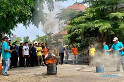 Bekali Karyawan, The Sunan Hotel Solo Adakan Training Pemadaman Kebakaran