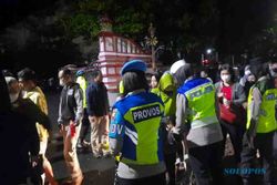 Polisi Wonogiri Sita Puluhan Botol Ciu dan Bendera Silat di Konser Denny Caknan