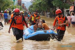 Tim SAR Evakuasi Korban Banjir Bandang di Trenggalek, 6 Kecamatan Terendam
