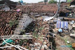 Dampak Angin Kencang di Sidoarjo Jatim, 291 Rumah Rusak & Pohon Tumbang