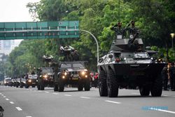 Defile Pasukan & Alusista Meriahkan Peringatan HUT ke-77 TNI di Istana Merdeka