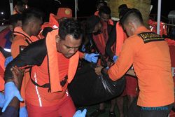 Evakuasi Korban Kebakaran Kapal Cantika 77 di Kupang, 18 Penumpang Meninggal