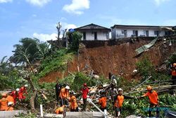 Tebing Longsor Timbun 8 Warga di Bogor, 3 Korban Masih dalam Pencarian