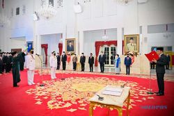 Jokowi Lantik Sri Sultan HB X dan KGPAA Paku Alam X Jadi Gubernur-Wagub DIY