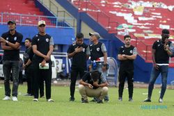 Datangi Stadion Kanjuruhan, Pemain & Ofisial Arema FC Menitikkan Air Mata