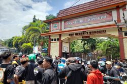Gelar Unjuk Rasa Damai, Ratusan Anggota PSHW Geruduk SMKN 2 Wonogiri