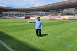 Mantap! Rumput Stadion Manahan Solo Kembali Cantik dan Sesuai Standar FIFA