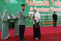 Milad ke-18, SD Birrul Walidain Muhammadiyah Sragen Gelar Wisuda Tahfiz