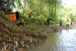 Ratusan Sukarelawan di Klaten Bersih-Bersih di Kali Bagor-Ujung Sepanjang 30 Km