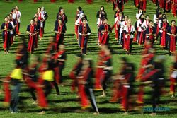 1.000 Penari Latihan Tari Kolosal Jelang Festival Gandrung Sewu di Banyuwangi
