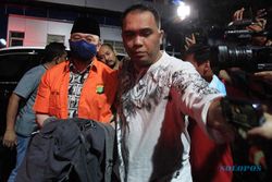Kenakan Baju Orange, Teddy Minahasa Resmi Ditahan di Rutan Polda Metro Jaya