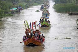 Potret Tradisi Nadran, Ungkapan Syukur Nelayan Udang di Indramayu