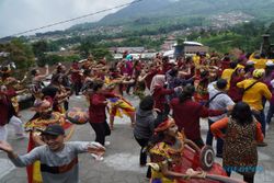 Gayeng! Jelang Sumpah Pemuda, 100 Orang Flashmob Tari Soreng di Selo Boyolali