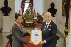 Jokowi Tak Bahas Rekomendasi TGIPF Tragedi Kanjuruhan dengan Presiden FIFA
