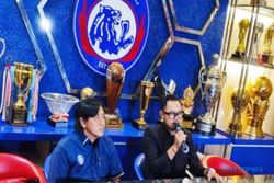 Sambil Terisak, Presiden Arema FC Juragan 99 Minta Maaf atas Tragedi Kanjuruhan