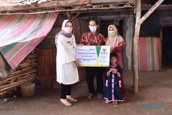 Bupati Sukoharjo Blusukan Kampung Serahkan Bantuan ke Warga di 3 Kecamatan