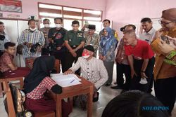 Terketuk Surat dari Siswa SD, Ganjar Datangi Sekolah di Tengaran Semarang