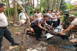 Rumah Warga Salatiga Terbakar, Polisi dan TNI Gotong Royong Bersihkan Puing