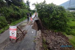 Imbas Hujan Deras, Talut Jalan Penghubung 2 Kelurahan di Ungaran Amblas