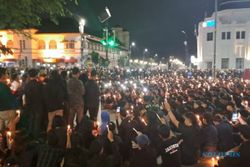 Nyala Lilin Ratusan Suporter di Jogja untuk Doakan Korban Tragedi Kanjuruhan