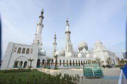 Segera Diresmikan, Masjid Sheikh Zayed Gilingan Solo Bisa Tampung 4.000 Orang