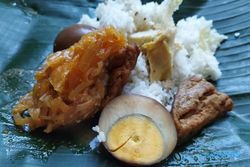 Beda dengan Nasi Liwet Solo, Ini Rekomendasi 4 Warung Nasi Ayam Semarang