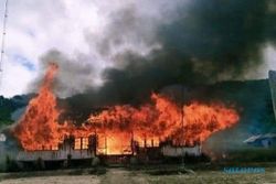 Polda Papua Kejar Warga Mabuk Pembakar Kantor Distrik Kebo