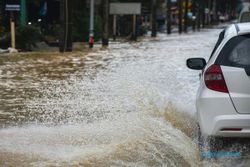 Ketahui Dampak Jangka Panjang Mobil Terkena Banjir, Jangan Diabaikan!