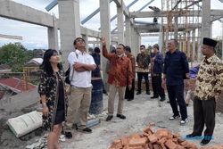 Pembangunan SDN Bayan Solo Dinilai Sangat Lambat, Sisa Sebulan Baru Jadi 52%