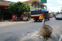Ketika Truk Uruk Tol Solo-Jogja Dinilai Perparah Kerusakan Jalan di Klaten