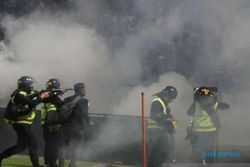 Total Ada 11 Tembakan Gas Air Mata, Tujuh ke Arah Tribune Stadion Kanjuruhan