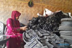 Kisah Suyati, 60 Tahun Berjualan Sandal Ban di Boyolali meski Sepi Pembeli