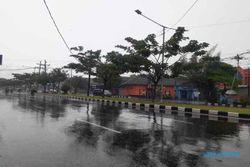 Prakiraan Cuaca Sukoharjo, Rabu 27 Desember: Dimulai Berawan, lalu Hujan Ringan
