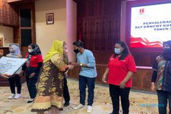 1.583 Buruh Rokok di Semarang Terima BLT, Begini Pesan Wali Kota