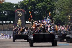 Defile Pasukan & Alutsista Meriahkan Upacara HUT ke 77 Korps Marinir di Jakarta