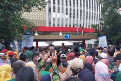 Tiba di Stadion Manahan, Presiden Jokowi Disambut Riuh Warga Muhammadiyah