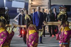 Tiba di Pulau Dewata, Presiden AS Joe Biden Disambut Tarian Khas Bali