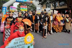 Karnaval Kostum Adat Meriahkan Milad RS PKU Muhammadiyah Solo & Sambut Muktamar