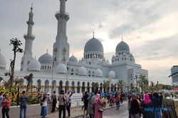 Jelang Diresmikan, Masjid Raya Sheikh Zayed Solo Mulai Ramai Dikunjungi Warga