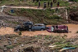 Tujuh Mobil Terseret Banjir di Ngaliyan Semarang, Ini Penampakannya