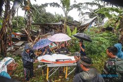 Pemakaman Jenazah Korban Tertimbun Bangunan Dampak Gempa di Cugenang Cianjur