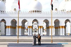 Momen Jokowi dan Presiden MBZ Resmikan Masjid Raya Sheikh Zayed di Solo