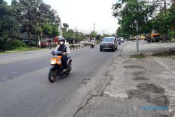 Jalan Solo-Karanganyar Bergeronjal, Pasien di Mobil Ambulans Keluhkan Pusing