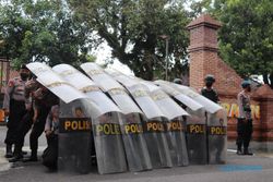 300 Polisi Sragen Latihan Simulasi Sispam Mako Untuk Hadapi Pemilu 2024