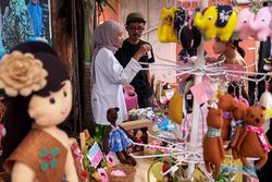 Solo Art Market: 63 UMKM Pamerkan Hasil Kerajinan di Kampung Batik Kauman Solo