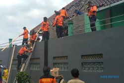 Senkom Mitra Polri & Alumni Akpol Bantu Korban Gempa Cianjur